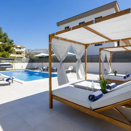 With Pool Jeniffer By Guide Апартаменти