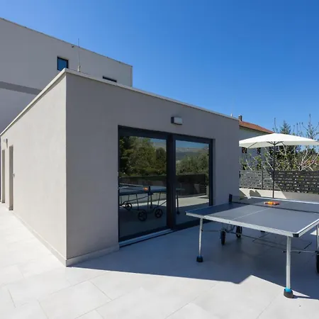 Appartamento With Pool Jeniffer By Guide